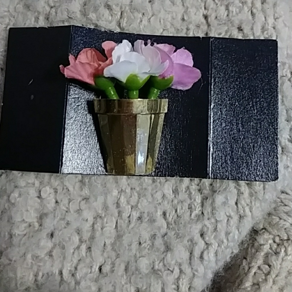 Avon flower pot pin